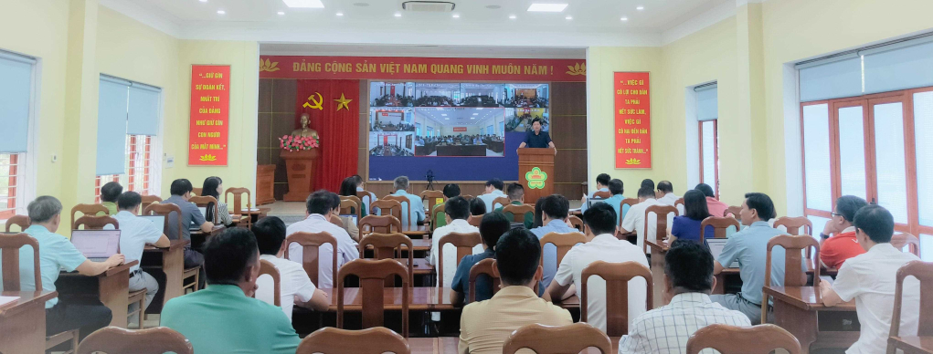 Ban Thường vụ Huyện ủy đối thoại với Bí thư, Trưởng thôn, khu, Trưởng ban công tác Mặt trận thôn, khu phố các xã, thị trấn diễn ra ngày 16/10. Ảnh: Trung tâm TT-VH huyện Ba Chẽ.