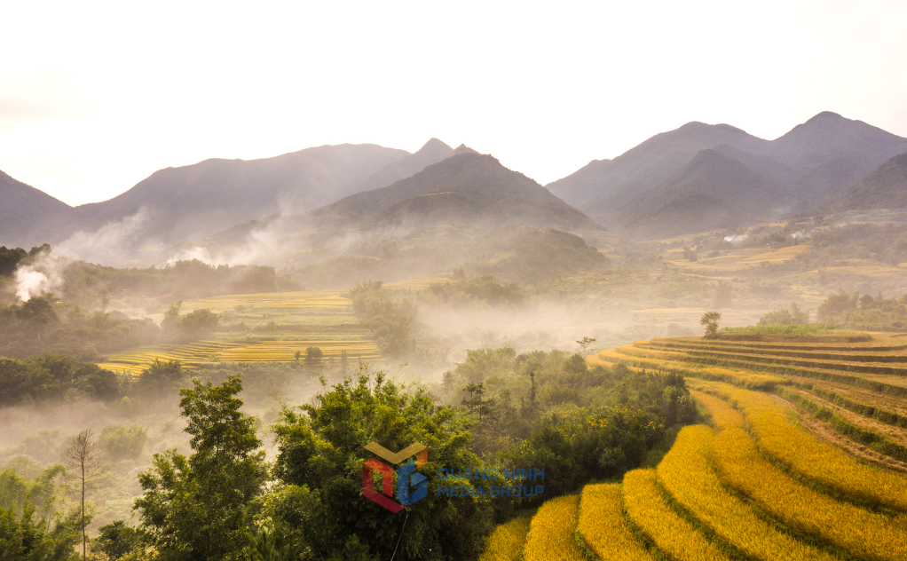 Ruộng bậc thang Cao Thắng Bình Liêu bồng bềnh trong khói xương mờ ảo, anh giang, bình liêu