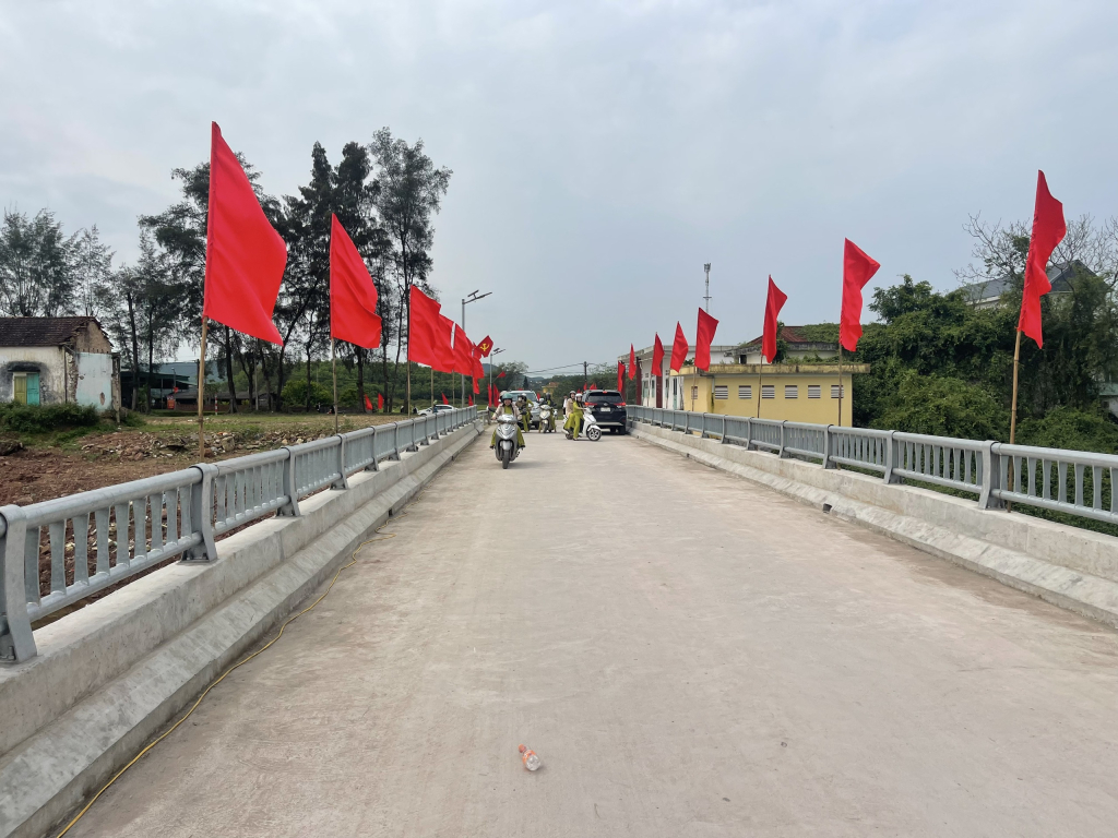 Cầu Tình Nghĩa dài 43m, rộng 6,5m với tổng mức đầu tư xây dựng hơn 12 tỷ đồng 