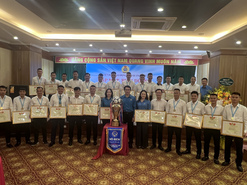 LĐLĐ tỉnh Quảng Ninh khen thưởng 28 cá nhân có thành tích xuất sắc