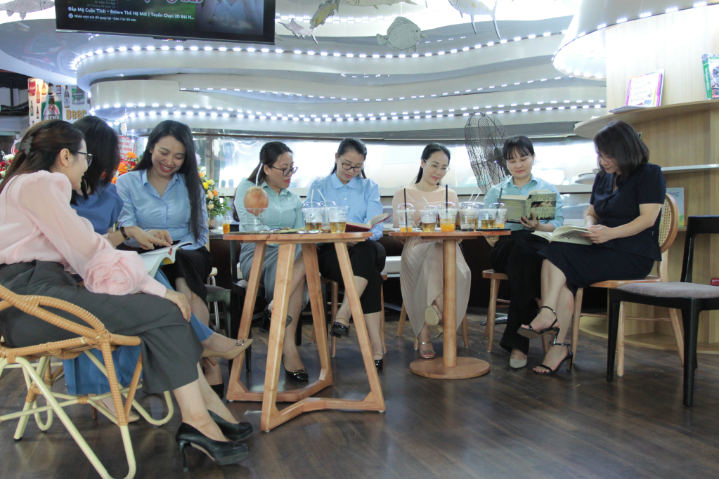 Mô hình cà phê sách của Thư viện tỉnh đã bước đầu thu hút được bạn đọc.