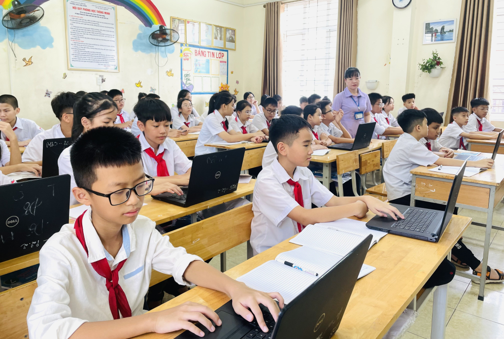 Trường THCS Cẩm Thành thực hiện tốt ứng dụng CNTT và chuyển đổi số trong dạy và học.