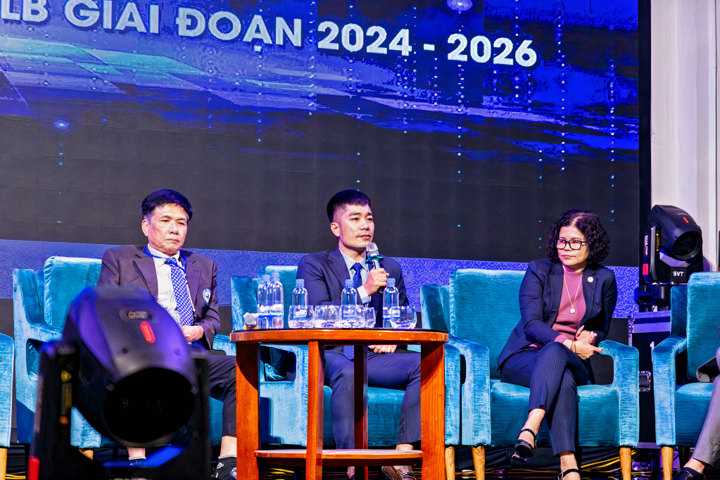 Anh Vũ Đức Tuấn trình bày hiệu quả của ứng dụng phần mềm FarmGo trong việc phát triển trang trại số cho các doanh nghiệp tại TP Hải Phòng. (Ảnh nhân vật cung cấp).