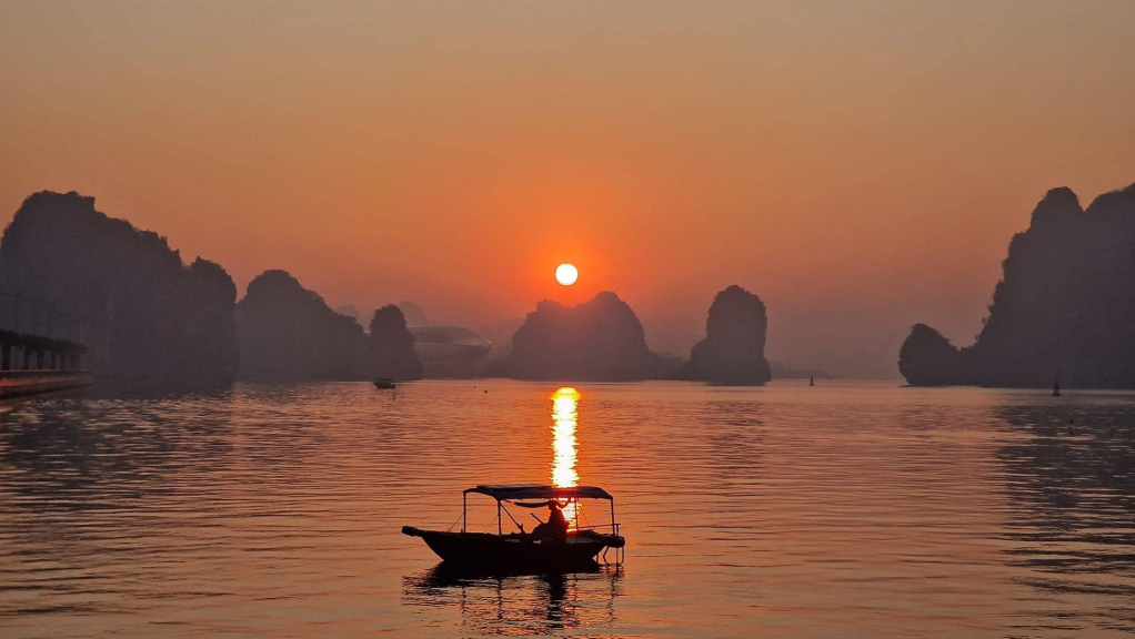 Dotted with thousands of tiny islands, crescent moon beaches and rugged mountain outcrops, this entire destination is very instagram-friendly. 