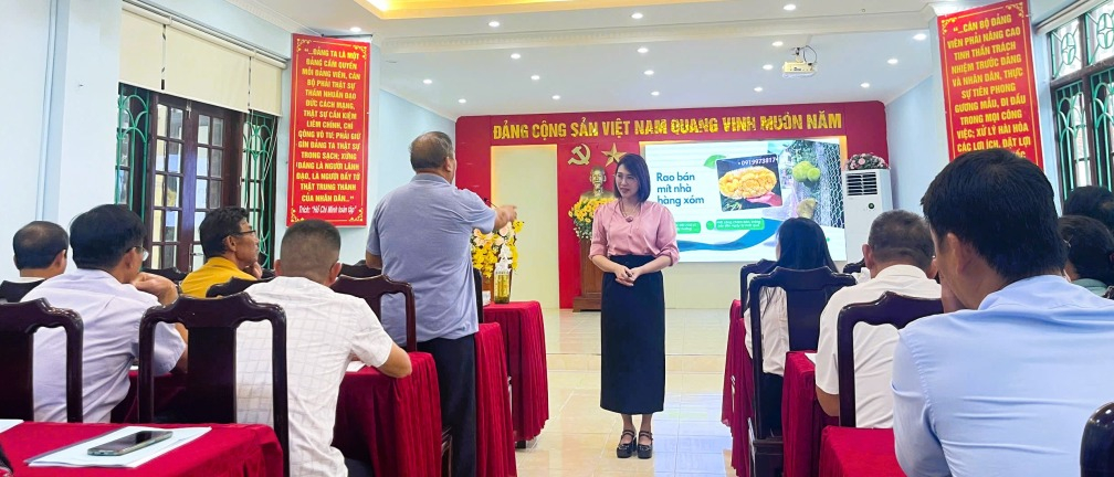 Sở Tư pháp Quảng Ninh phối hợp với TP Móng Cái tập huấn triển khai công tác thực hiện chỉ đạo điểm và bồi dưỡng nghiệp vụ, kỹ năng hòa giải ở cơ sở cho đội ngũ hòa giải viên trên địa bàn thành phố. Tháng 8/2024. Ảnh: