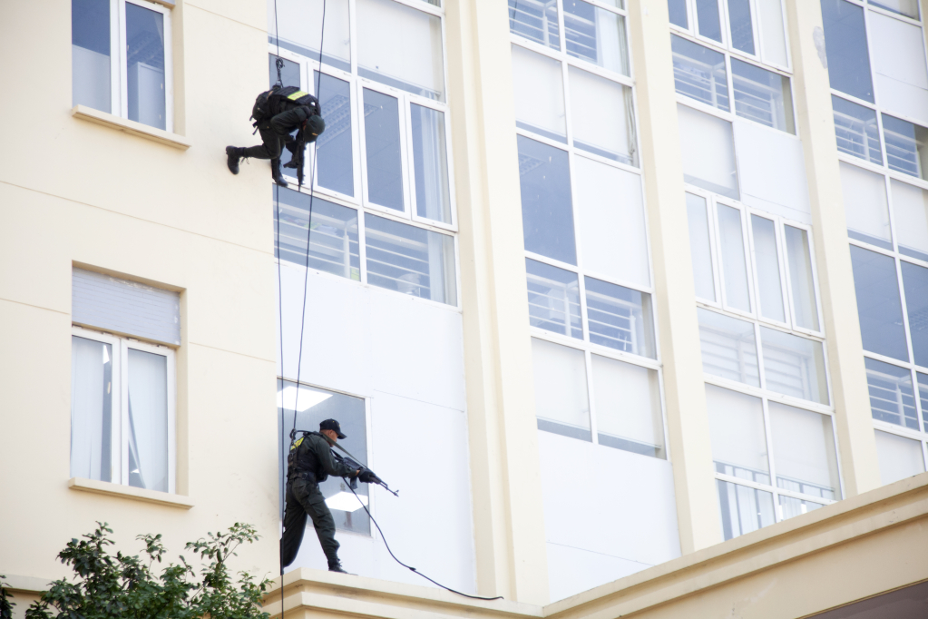 Lực lượng đu dây tiếp cận hiện trường tình huống giả định
