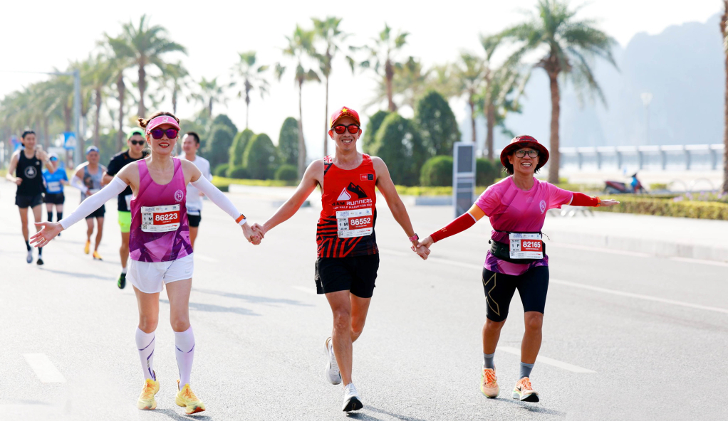 tham gia Giải chạy Marathon Quốc tế Di sản Hạ Long (Halong Bay Heritage Marathon) năm 2024.
