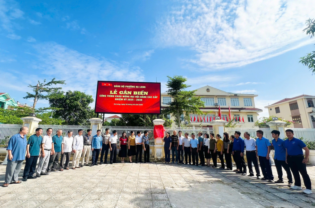 Phường Ka Long tổ chức lễ gắn biển công trình chào mừng Đại hội Đảng các cấp, nhiệm kỳ 2025-2030