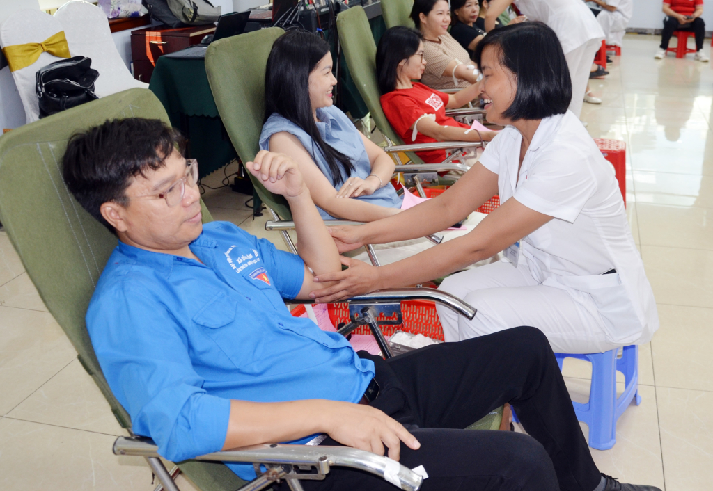 Anh Lê Chung Đức cán bộ Đoàn thanh niên xã Đồng Lâm (TP Hạ Long) tham gia Chương trình HMTN tại TP Hạ Long, tháng 11/2024.