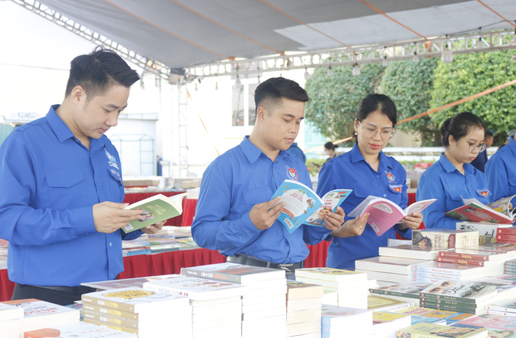 Thành Đoàn Móng Cái, Trung tâm truyền thông văn hóa thành phố, Phòng Giáo dục và đào tạo, Công ty sách KBS Việt Nam phối hợp tổ chức Ngày hội sách và tuổi trẻ Móng Cái năm 2024.