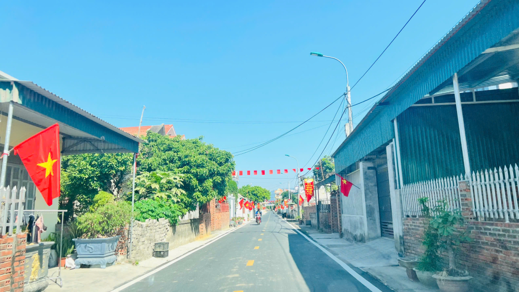 Tuyến đường khu phố Bình Sơn Đông, phường Bình Dương do nhân dân hiến đất làm đường vừa được hoàn thành.
