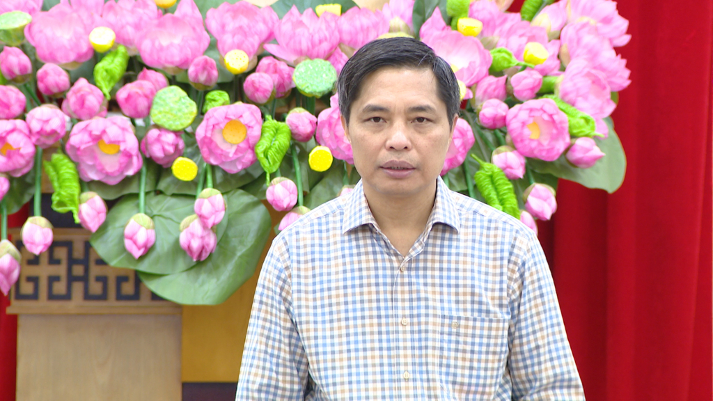 Đồng chí Vũ Văn Diện, Phó Chủ tịch Thường trực UBND tỉnh chỉ đạo tại cuộc họp.