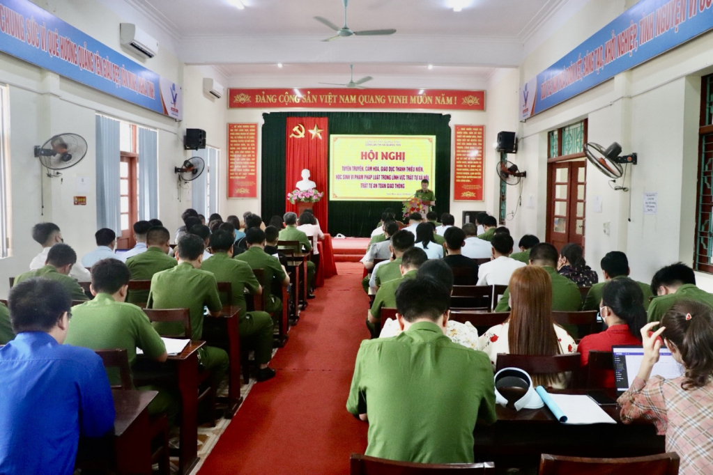 Hội nghị tuyên truyền, cảm hóa, giáo dục thanh thiếu niên, học sinh vi phạm pháp luật do Công an TX Quảng Yên tổ chức, ngày 24/5/2024. Ảnh: Hằng Ngần - Huy Hoàng (CTV)