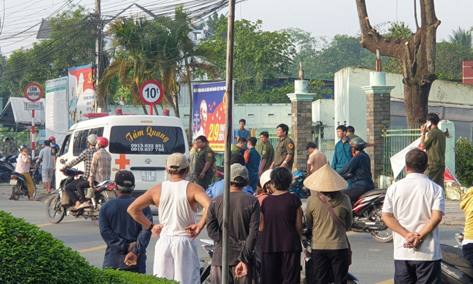 Xe máy tông hàng rào trụ sở bỏ hoang, nam thanh niên tử vong trong đêm