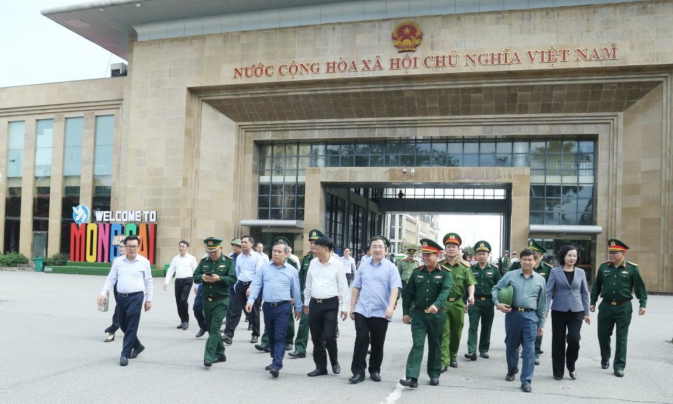 Đồng chí Bí thư Tỉnh ủy Vũ Đại Thắng kiểm tra và làm việc với các địa phương biên giới Móng Cái, Bình Liêu