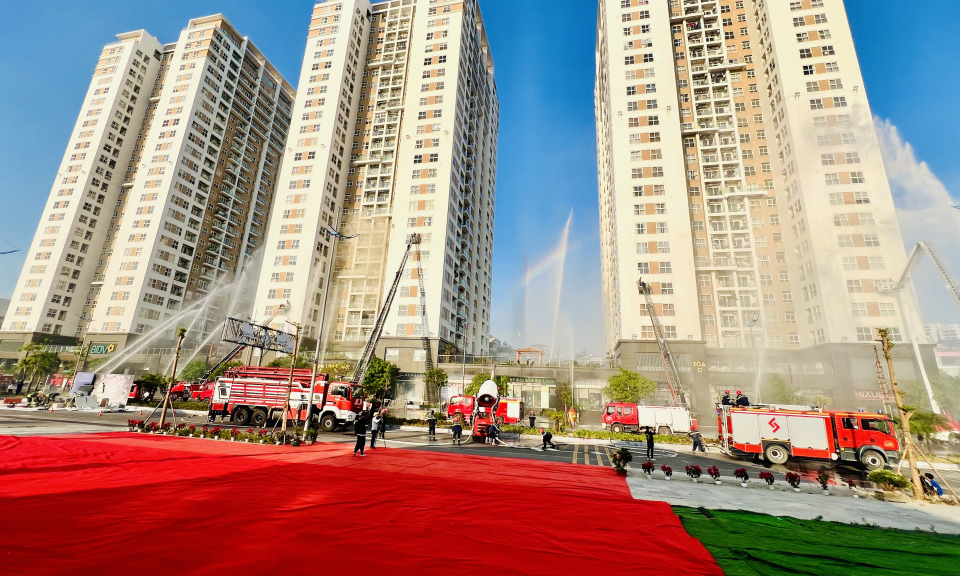 Diễn tập phương án chữa cháy và tìm kiếm cứu nạn cấp tỉnh tại chung cư Newlife Tower
