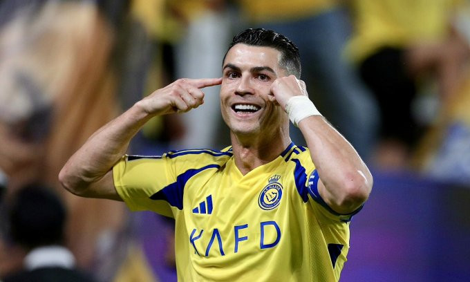 Ronaldo ghi bàn sau ba trận im tiếng