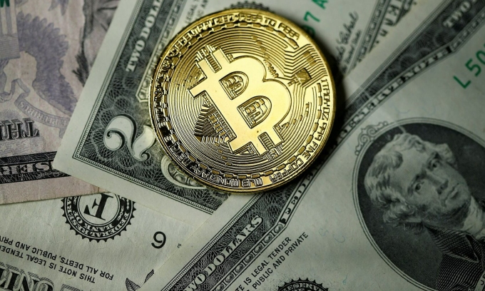 Bitcoin lập kỷ lục 75.300 USD