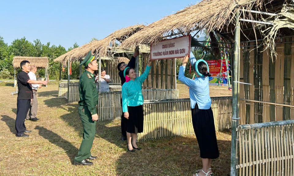 “Ngày hội đoàn kết - Thắm tình quân dân”