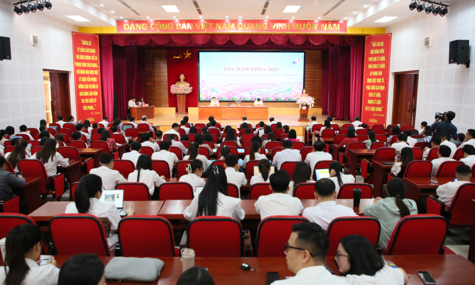 Tọa đàm khoa học về xây dựng và phát triển các trường chính trị