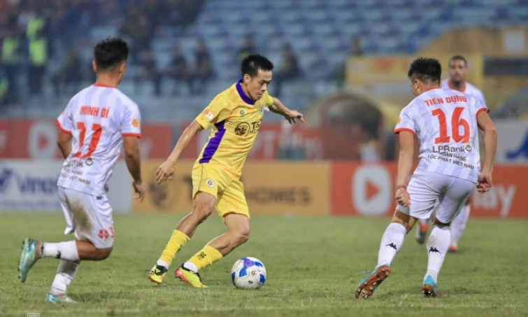 Văn Quyết phá kỷ lục ghi bàn V-League