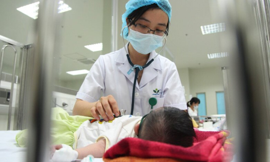 Gia tăng trẻ viêm màng não khi thời tiết thay đổi: Dấu hiệu nhận biết, phòng bệnh thế nào?