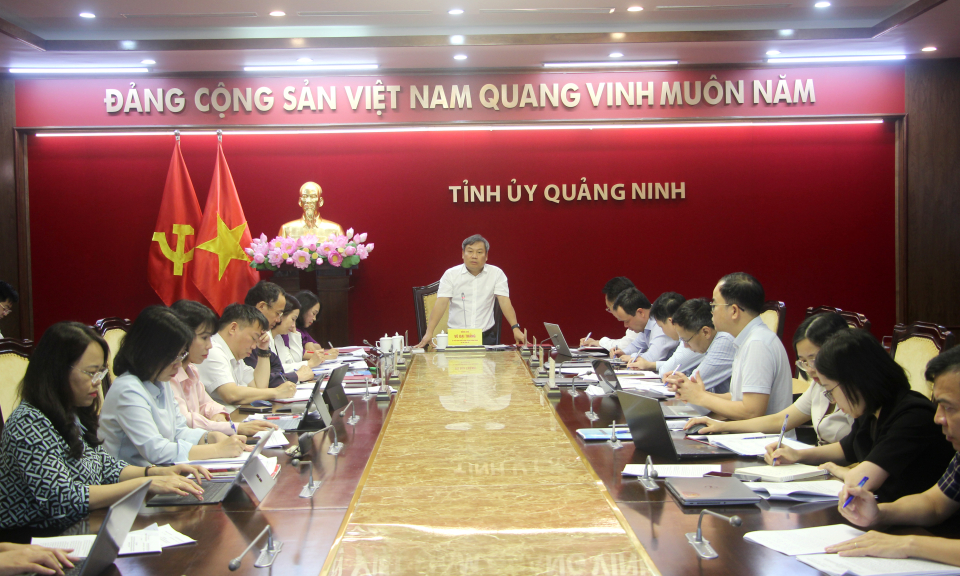 Đồng chí Bí thư Tỉnh ủy Vũ Đại Thắng làm việc với Tổ biên tập Văn kiện Đại hội Đảng bộ tỉnh
