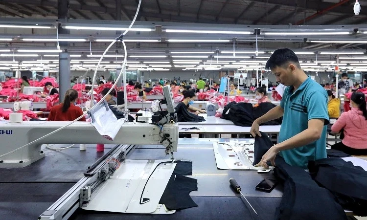 Vietnam posts trade surplus of 23.31 bln USD in 10 months 