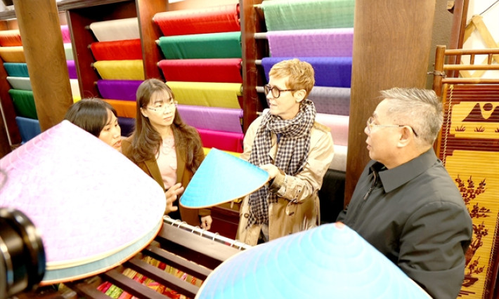 Vạn Phúc silk village aspires to join the World Creative Cities Network for crafts