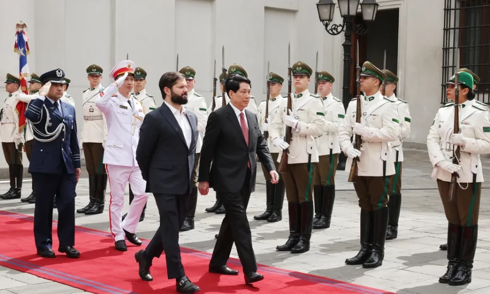 Welcome ceremony held for Vietnamese State President in Santiago