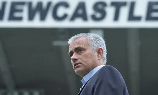 Newcastle có câu trả lời cho Mourinho