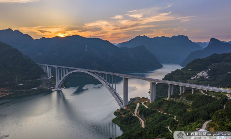 天峨龙滩特大桥捧回国际大奖