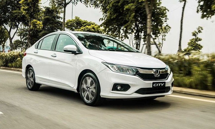 Năm mẫu xe sedan cũ số tự động giá 300 triệu 'ngon bổ rẻ'