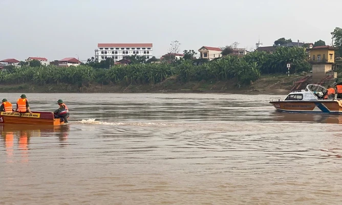 Nỗ lực tìm kiếm các nạn nhân mất tích trong vụ đuối nước tại Phú Thọ