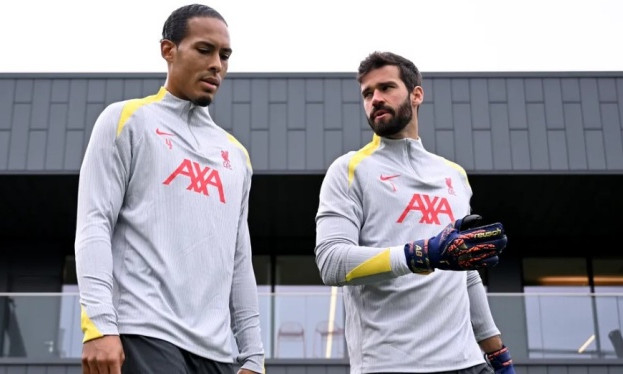 Liverpool chào đón Alisson và Van Dijk trở lại