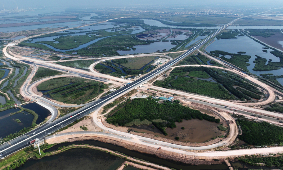 Speeding up the construction progress of Dam Nha Mac interchange