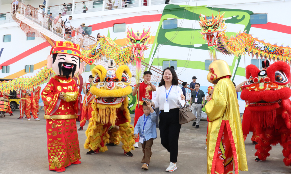 "Cú huých" cho ngành Du lịch bứt tốc