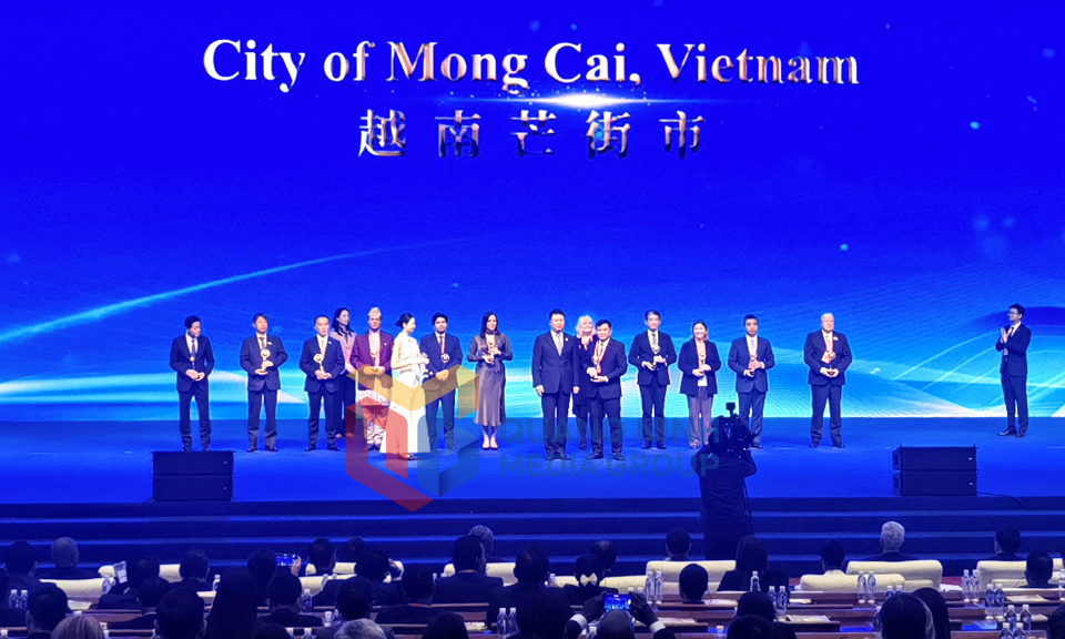 TP Móng Cái nhận Giải thưởng “Đối tác ưu tú thành phố hữu nghị đối với Trung Quốc”, tháng 11-2024