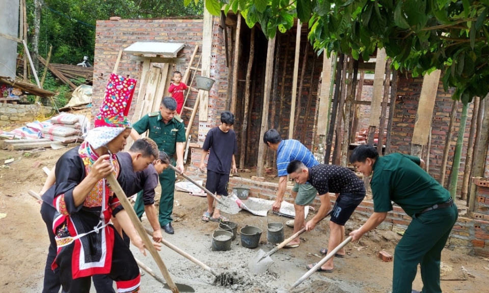 Người cán bộ biên phòng của dân bản 