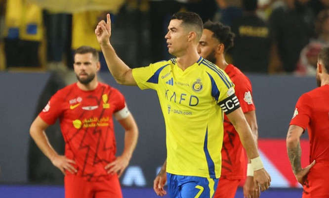 Ronaldo hoãn gia hạn hợp đồng, tìm cách rời khỏi Al Nassr