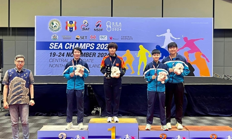 Khánh wins regional table tennis championships