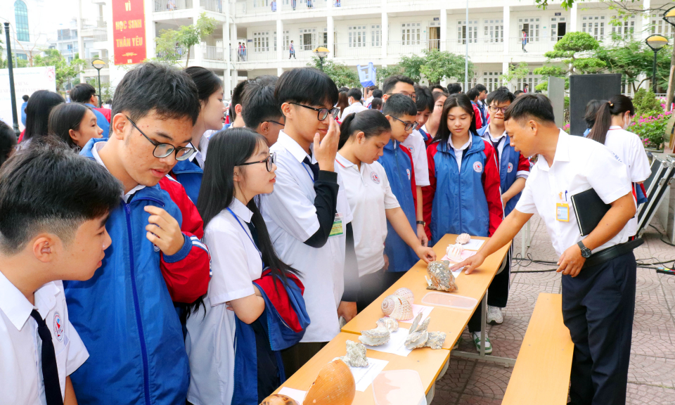 Ngoại khóa chuyên đề, hướng nghiệp trong học sinh