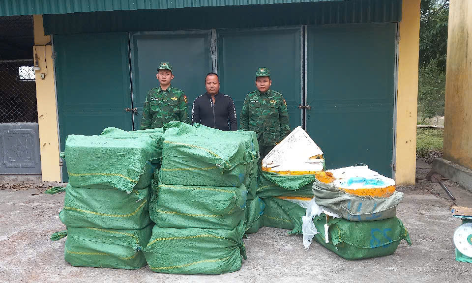Đồn Biên phòng Trà Cổ bắt giữ vụ vận chuyển 880kg nầm lợn đông lạnh không rõ nguồn gốc