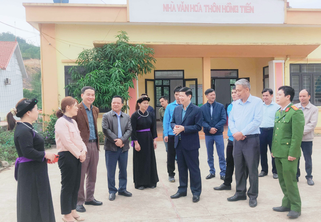 Lãnh đạo huyện kiểm tra công tác chuẩn bị bầu cử trưởng thôn tại 