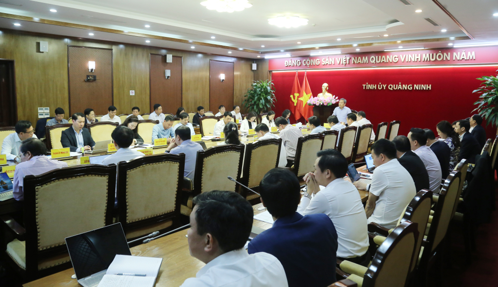 Quang cảnh cuộc họp giao ban Thường trực Tỉnh ủy.