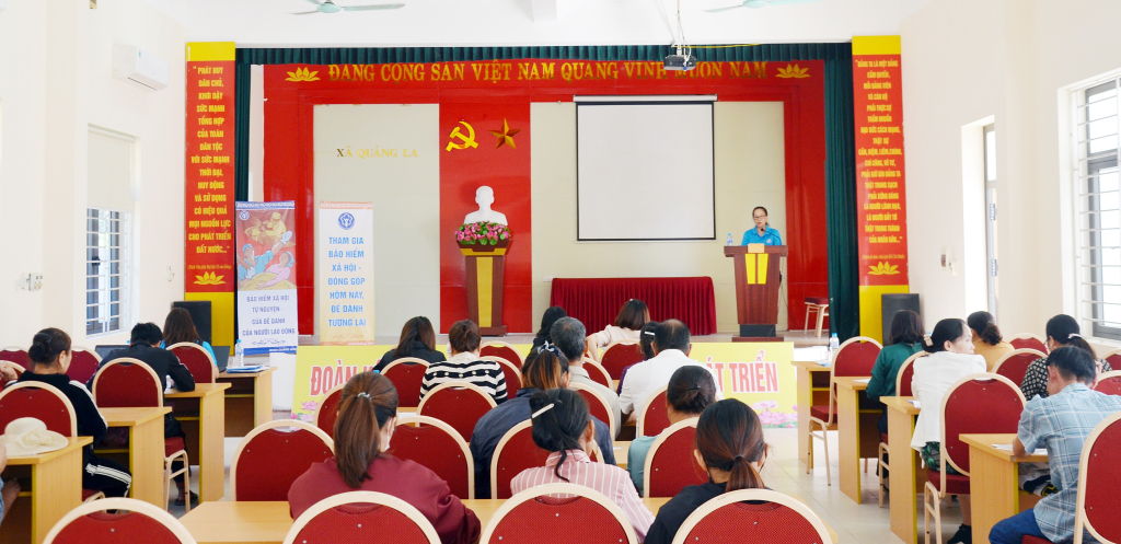 BHXH tỉnh phối hợp tổ chức hội nghị tuyên truyền, đối thoại chính sách BHXH tự nguyện, BHYT hộ gia đình tại xã Quảng La, TP Hạ Long (tháng 11/2024).