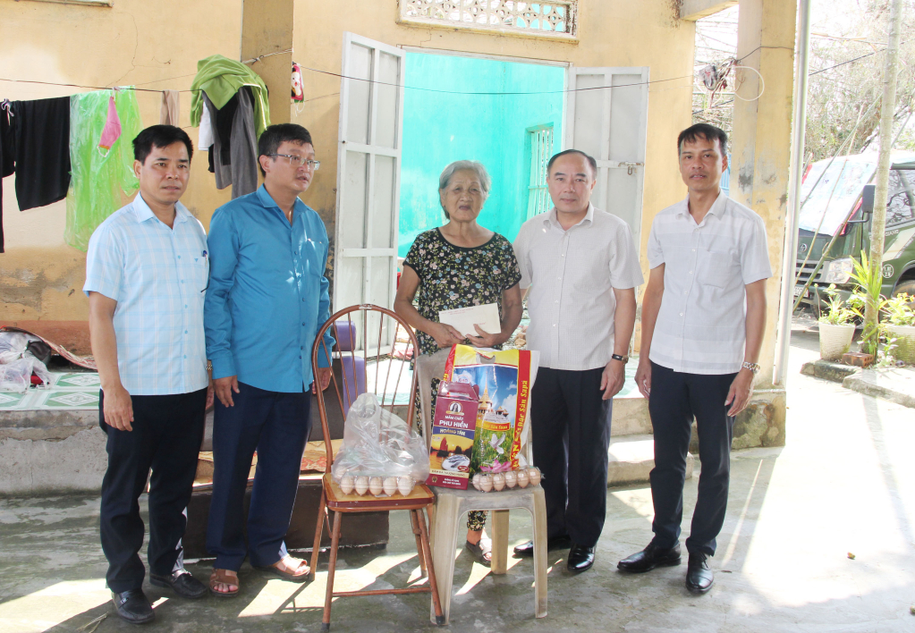 Toàn tỉnh đã hoàn thành hỗ trợ kinh phí cho 398 hộ nghèo, cận nghèo, hộ gia đình khó khăn bị ảnh hưởng do cơn bão YAGYI.