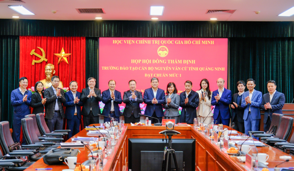 Hội đồng tán thành công nhận Trường ĐTCB Nguyễn Văn Cừ đạt chuẩn mức 1