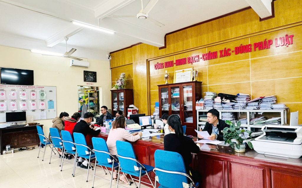 Bộ phận Tiếp nhận và Trả kết quả hiện đại xã Hải Lạng, huyện Tiên Yên.