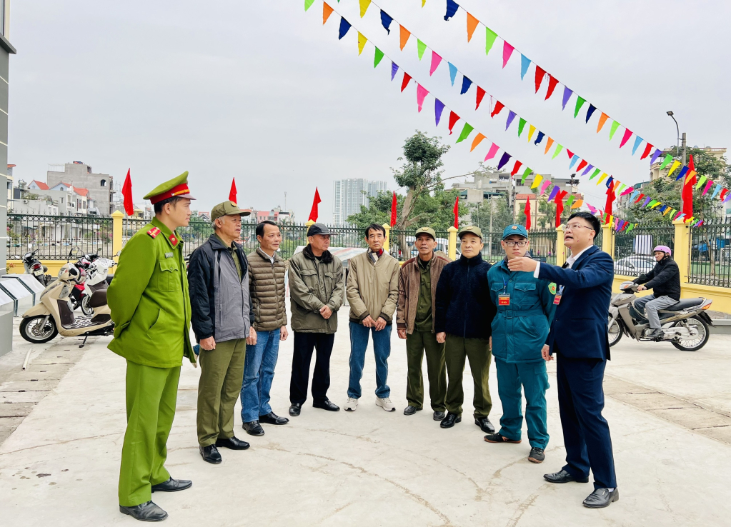 Các lực lượng phường Cao Xanh (TP Hạ Long) triển khai nhiệm vụ đảm bảo ANTT bầu cử.